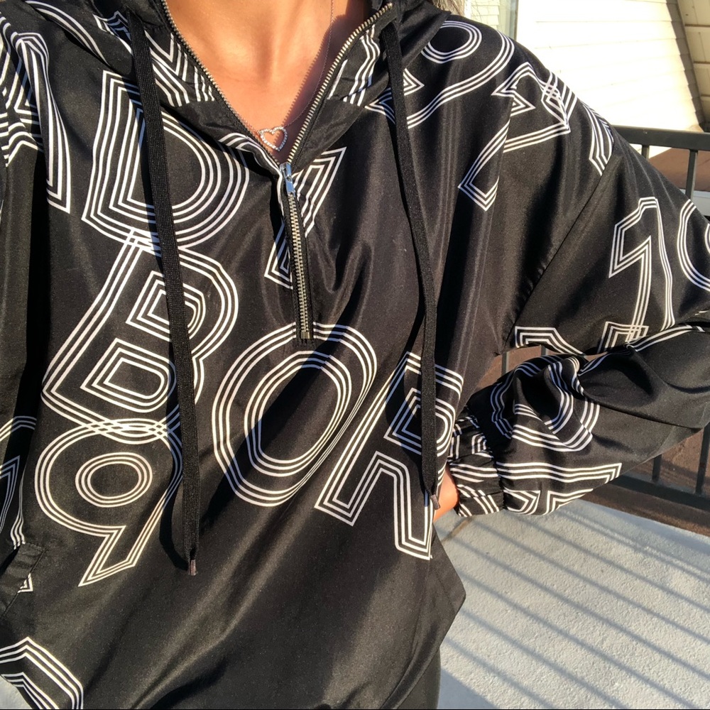 BRAND NEW FOREVER 21 BLACK AND WHITE WINDBREAKER